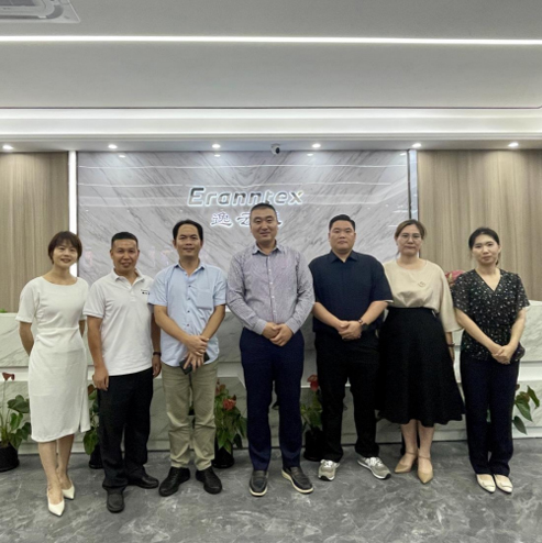 熱烈歡迎韓國(guó)客戶(hù)蒞臨逸云天實(shí)地考察，共商合作大計(jì)！